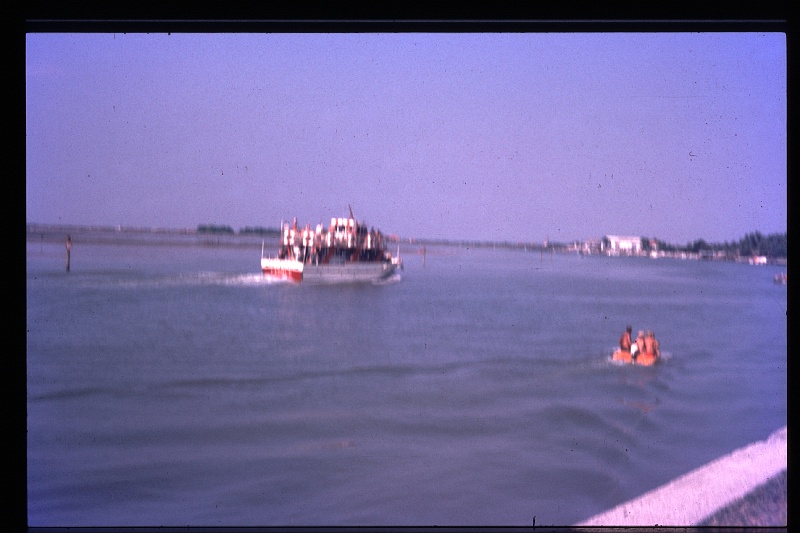 06.Bibione jul 1975 Brigitte,Marion,Peter.JPG